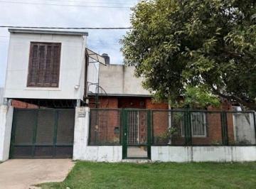 Casa · 62m² · 3 Ambientes · 1 Cochera · Casa en Venta 2 Dorm., Cochera Fisherton