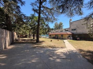 Quinta vacacional · 153m² · 1 Dormitorio · Venta Casa Quincho Patio y Pileta Virrey del Pino