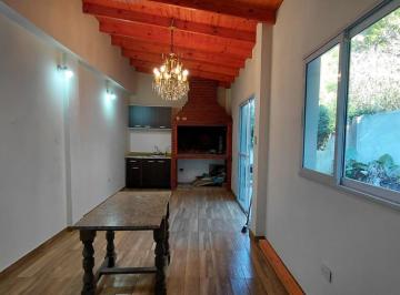 Casa · 260m² · 5 Ambientes · 2 Cocheras · 5 Amb Casa Jardin Quincho Cochera Venta Flores