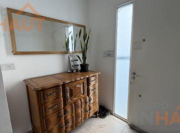 Casa · 205m² · 3 Ambientes · 1 Cochera · Casa en General Fernandez Oro