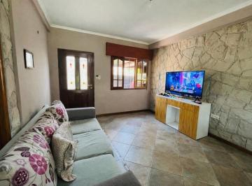 Casa · 130m² · 4 Ambientes · 1 Cochera · Casa 4 Ambientes en Venta Quincho Cochera en Glew