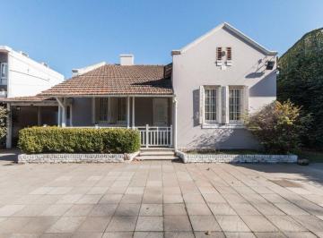 Casa · 240m² · 5 Ambientes · 1 Cochera · Casa 5 Amb en Venta - Jose Mármol