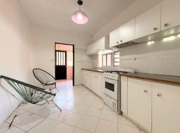 Casa · 219m² · 3 Ambientes · 1 Cochera · Casa 3 Amb + 2 Departamentos 3 Amb en Venta Tesei