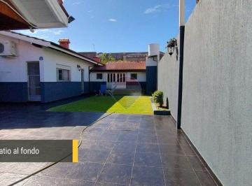 Casa · 208m² · 5 Ambientes · 2 Cocheras · Casa 5 Amb Quincho Doble Cochera Jardin y Playroom