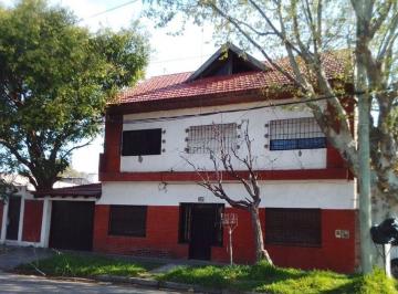 Casa · 198m² · 6 Ambientes · 1 Cochera · Venta de Casa 6 Amb Remedios de Escalada - Lanus