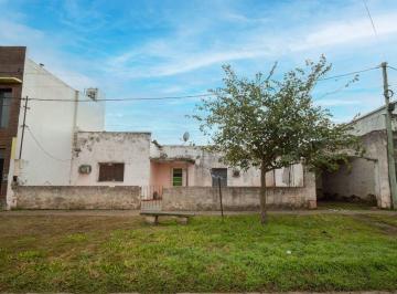 Casa · 207m² · 4 Ambientes · 1 Cochera · Venta Casa a Refaccionar en Monte Vera