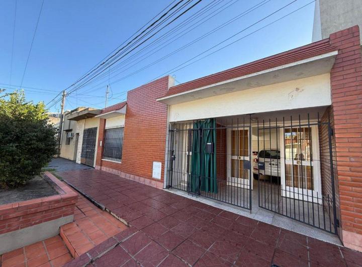 Casa · 178m² · 3 Ambientes · 1 Cochera