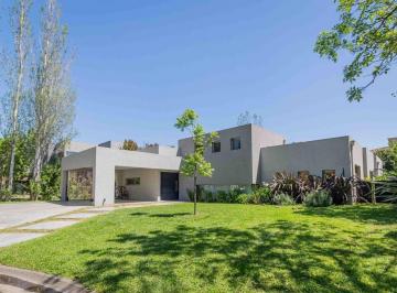 Casa · 249m² · 5 Ambientes · 2 Cocheras · Casa Venta 3 Dorm y Escritorio St mathew'S Pilar