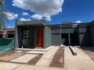 Casa · 90m² · 3 Ambientes · 1 Cochera · Venta Bº Privado Casa 3 Hab 2 Baños (1 en Suite)