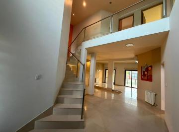 Casa · 380m² · 8 Ambientes · 2 Cocheras · Casa en Venta Barrio Los Solares, Rodeo del Medio