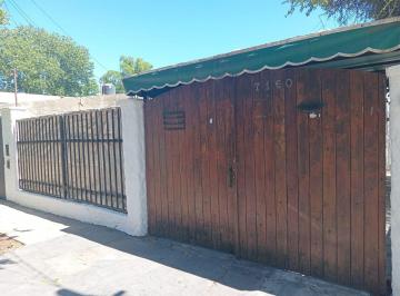Casa · 170m² · 4 Ambientes · 1 Cochera · Casa en Venta 3 Dorm. Godoy con Pileta