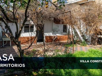 Casa · 90m² · 4 Ambientes · 1 Cochera · Casa de Dos Dorm en Venta en Villa Constitucion