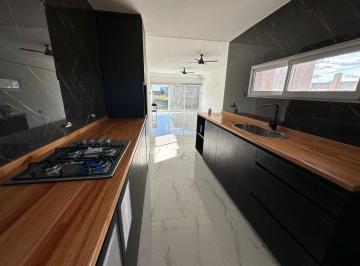 Casa · 138m² · 4 Ambientes · Venta Casa a Estrenar Amplia y Luminosa