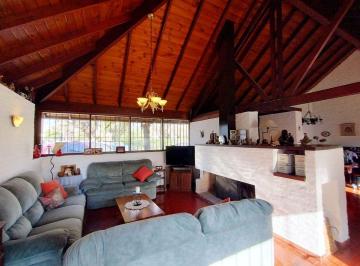 Casa · 323m² · 6 Ambientes · 4 Cocheras · Casa 8 Ambientes en Lote 1751 m con Pileta y Paddle