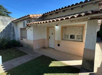 Casa · 80m² · 3 Ambientes · 1 Cochera · Casa en Venta de 3 Ambientes en Villa Luzuriaga