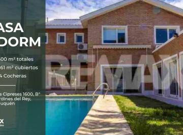 Casa · 362m² · 8 Ambientes · 4 Cocheras · Alquiler Casa con Pileta en Jardines del Rey
