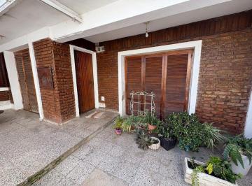 Casa · 70m² · 4 Ambientes · Venta Casa Interna Sargento Cabral, 3 Dorm + Patio
