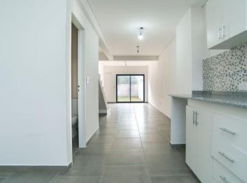 Casa · 71m² · 3 Ambientes · 1 Cochera · Duplex en Venta Platanos