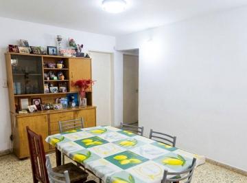 Casa · 118m² · 4 Ambientes · 1 Cochera · Casa en Venta, Quilmes Oeste.