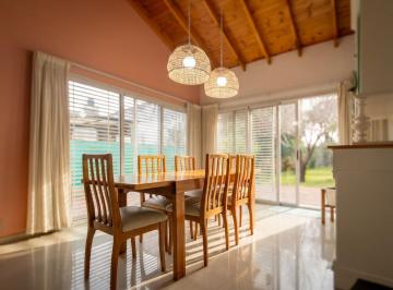 Casa · 137m² · 4 Ambientes · 2 Cocheras · Casa en Venta de 3 Dorm. y Parque