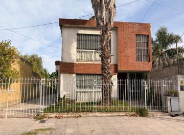 Casa · 149m² · 4 Ambientes · 1 Cochera · Venta Casa 4 Amb, Ezpeleta Este.