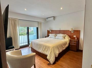 Casa de 8 ambientes, Córdoba · 3 Dorm. - 1 Escritorio en Planta Baja - Pileta - Casa en Venta Arguello - El Refugio