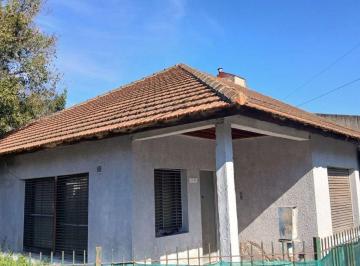Casa · 124m² · 4 Ambientes · 1 Cochera · Venta Casa 4 Ambientes con Lote en Bernal Oeste