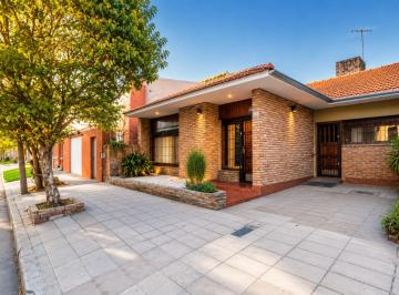 Casa · 79m² · 4 Ambientes · 1 Cochera · Casa en Venta Quilmes