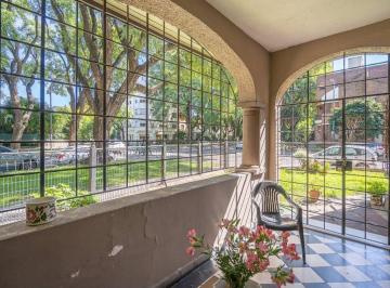 Casa · 298m² · 6 Ambientes · 2 Cocheras · Venta Casa de Estilo en Av Melián Belgrano R