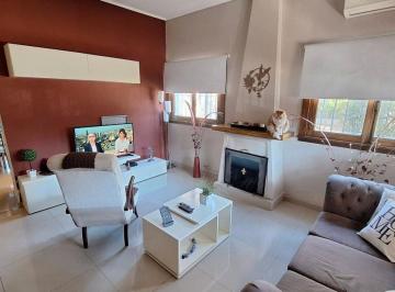 Casa · 167m² · 5 Ambientes · 1 Cochera · Casa en Venta Adrogué Quincho y Cochera