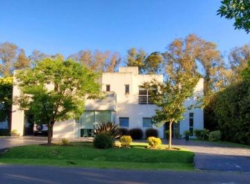 Casa · 280m² · 5 Ambientes · 2 Cocheras · Venta Casa 5 Amb. Bº Cerrado Santa Ana Fco. Alvarez