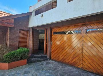 Casa · 177m² · 5 Ambientes · 1 Cochera · Venta Chalet 4 Amb en Dos Plantas Barrio San Jose