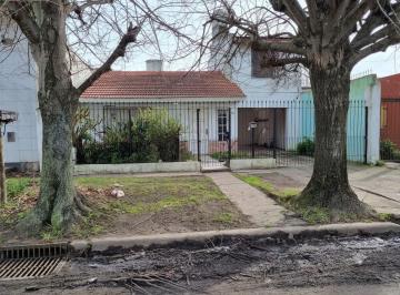 Casa · 160m² · 4 Ambientes · Venta Casa en Block Mas Tres Departamentos