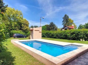 Casa · 70m² · 4 Ambientes · Casa Sobre Doble Lote en El Trebol con Piscina