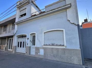 Casa · 148m² · 5 Ambientes · 1 Cochera · En Venta /microcentro /todos Los Servicios