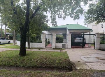 Casa · 162m² · 6 Ambientes · 1 Cochera · Venta / B° Villa del Parque / Sunchales
