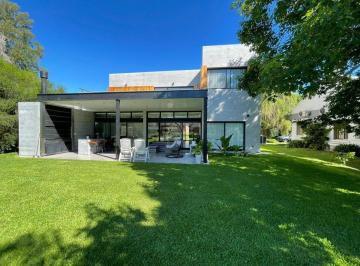 Casa · 253m² · 6 Ambientes · 1 Cochera · Venta Casa 5 Ambientes Los Cardales Country Club