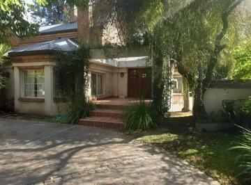Casa · 373m² · 5 Ambientes · Casa de Categoría Al Golf en La Tradición