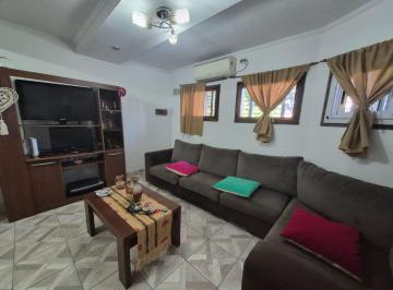 Casa · 121m² · 3 Ambientes · 3 Cocheras · Casa en Venta en Lisandro Olmos