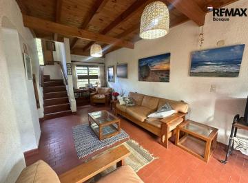 Casa · 86m² · 4 Ambientes · 1 Cochera · Casa Venta Villa Gesell Barrio Norte Gas Natural