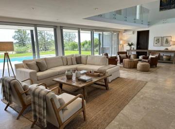 Casa · 477m² · 7 Ambientes · 2 Cocheras · Venta Casa 7 Amb con Sensacional Vista Al Golf
