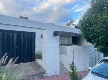 Casa · 214m² · 8 Ambientes · Oportunidad Casa 3 Dorm en Quebrada de Las Rosas