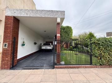 Casa · 110m² · 3 Ambientes · 2 Cocheras · Venta Casa 3 Ambientes Jardin Quincho Merlo