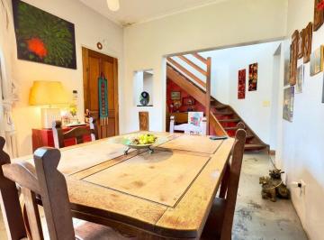 Casa · 200m² · 4 Ambientes · 3 Cocheras · Casa en Venta en City Bell 3 Dorm.