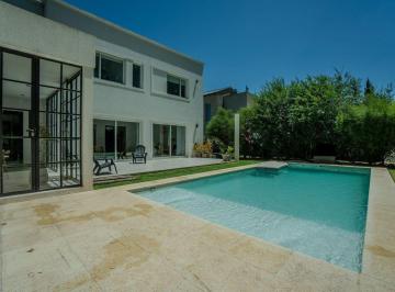 Casa · 249m² · 5 Ambientes · 2 Cocheras · Casa en Venta Barrio Privado Altos de Brandsen