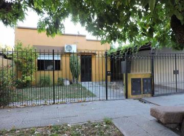 Casa · 78m² · 3 Ambientes · 3 Cocheras · Casa en Venta La Plata Patio