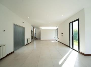 Casa · 165m² · 4 Ambientes · 2 Cocheras · Casa en Alquiler Gorina 3 Dorm. y Parque