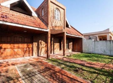 Casa · 118m² · 6 Ambientes · 2 Cocheras · Venta Casa 3 Dorm, Garage, Quincho, Parque - Guillón