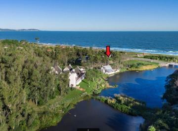 Casa · 174m² · 3 Ambientes · 1 Cochera · Venta Casa Frente Al Mar en Bella Vista
