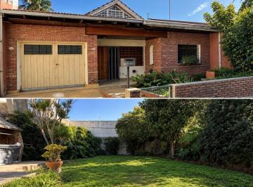 Casa · 180m² · 5 Ambientes · 1 Cochera · Casa en Venta con Jardin Ubicado en Martínez, San Isidro, G. B. a. Zona Norte